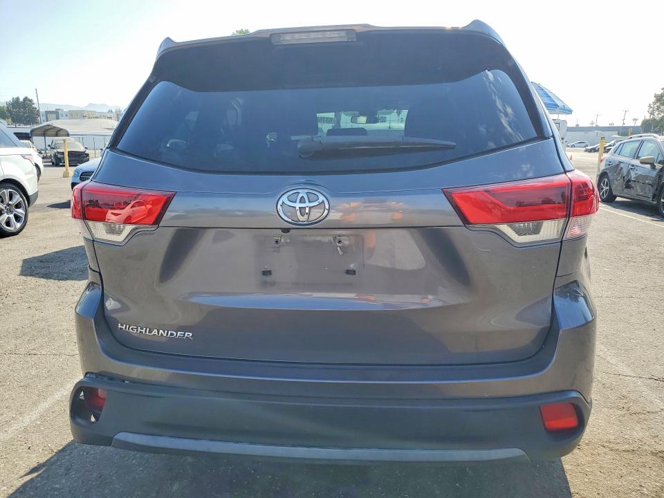 Photo 6 from auction – 2019 TOYOTA HIGHLANDER with VIN 5TDZARFH0KS048040
