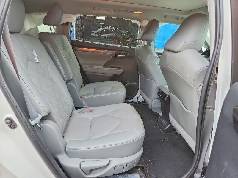 Фото 11 с аукциона – 2021 TOYOTA HIGHLANDER с VIN 5TDFZRBH2MS129156
