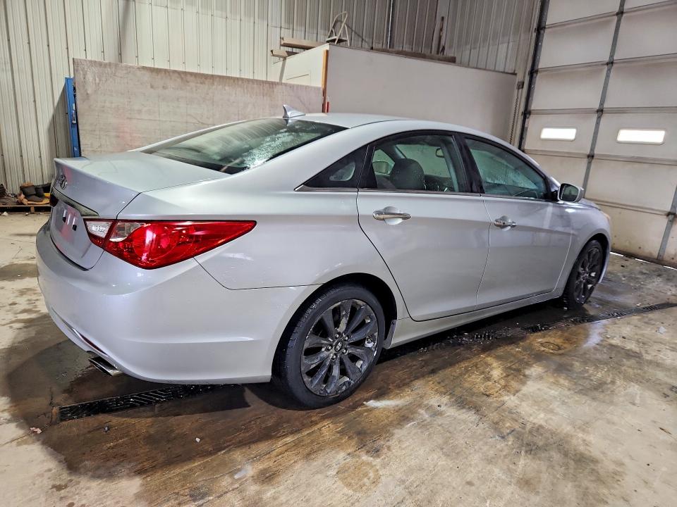 Снимка 3 от търг – 2011 HYUNDAI SONATA с VIN 5NPEC4AC0BH117371