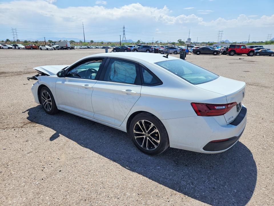 Photo 2 from auction – 2022 VOLKSWAGEN JETTA with VIN 3VWBM7BU4NM034336