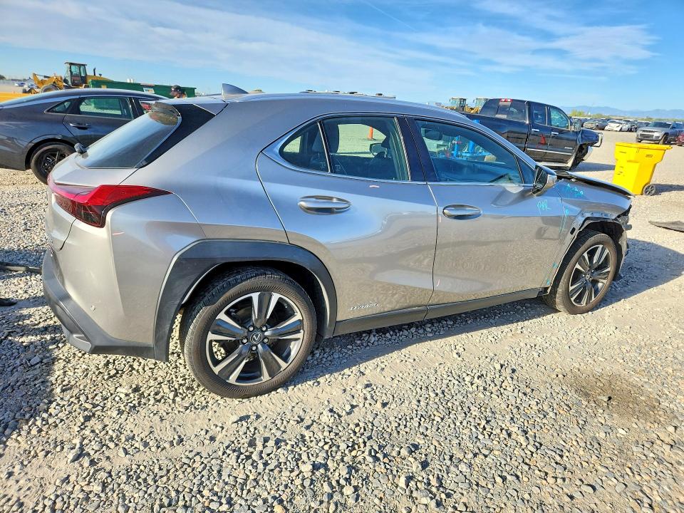 Photo 3 from auction – 2021 LEXUS UX with VIN JTHP9JBH8M2044933