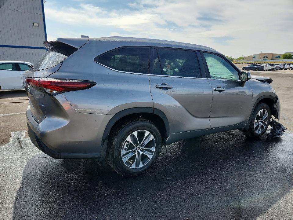 Photo 3 from auction – 2026 TOYOTA HIGHLANDER with VIN 5TDKDRBH5TS608926