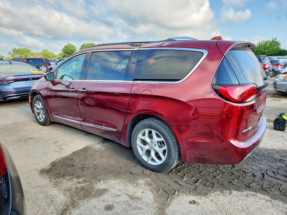 Photo 2 from auction – 2017 CHRYSLER PACIFICA with VIN 2C4RC1EG2HR526089