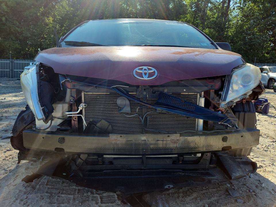 Photo 5 from auction – 2013 TOYOTA SIENNA with VIN 5TDKK3DC3DS330064