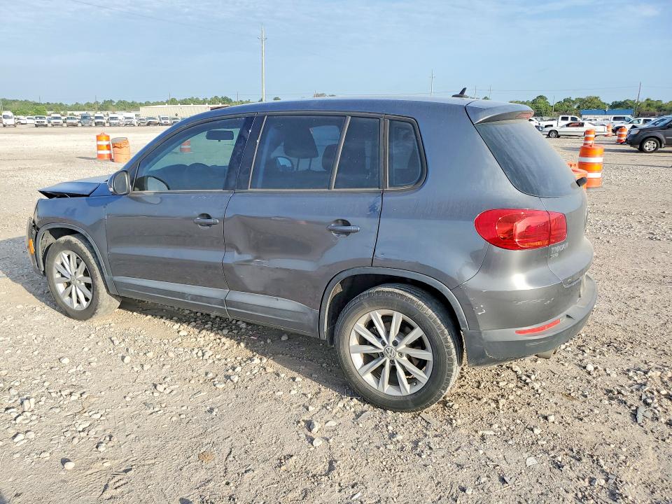 Photo 2 from auction – 2017 VOLKSWAGEN TIGUAN with VIN WVGAV7AXXHK047543