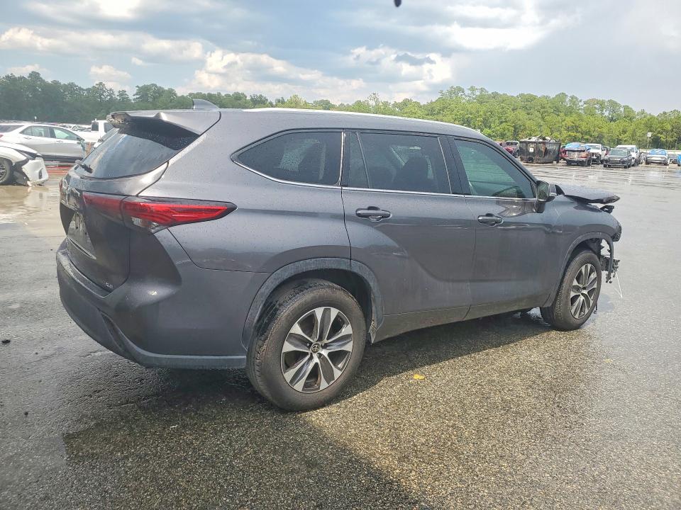 Photo 3 from auction – 2022 TOYOTA HIGHLANDER with VIN 5TDHZRAH6NS133691