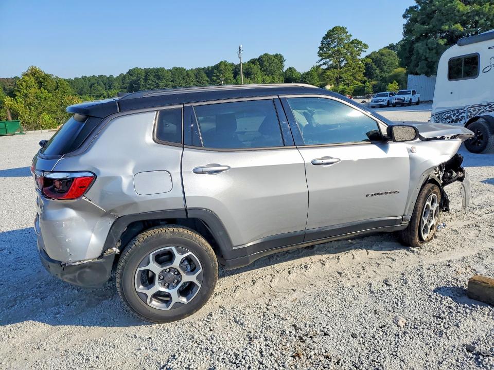 Foto 3 de la subasta – 2022 JEEP COMPASS con VIN 3C4NJDDB1NT108742
