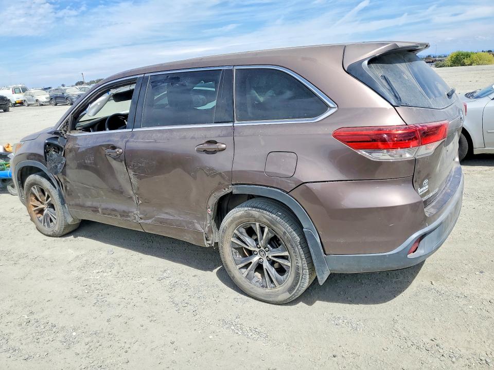 Photo 2 from auction – 2018 TOYOTA HIGHLANDER with VIN 5TDZZRFH5JS249097