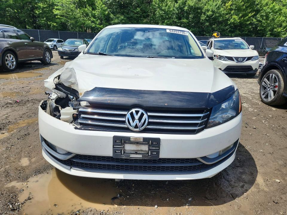 Photo 5 from auction – 2015 VOLKSWAGEN PASSAT with VIN 1VWBT7A35FC073192
