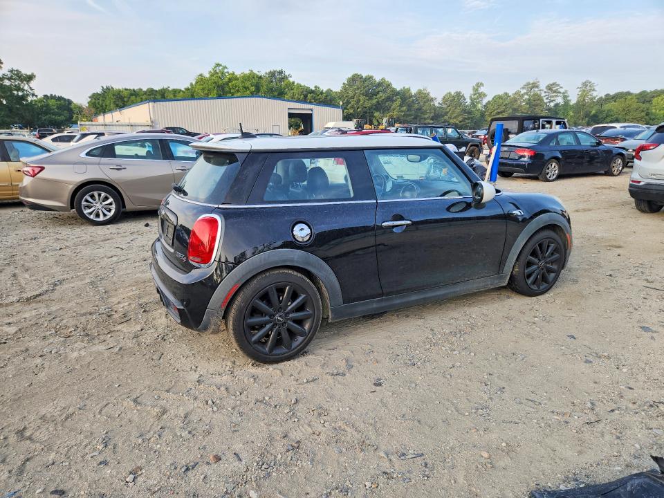 Photo 3 from auction – 2016 MINI COOPER with VIN WMWXP7C52G2C60537