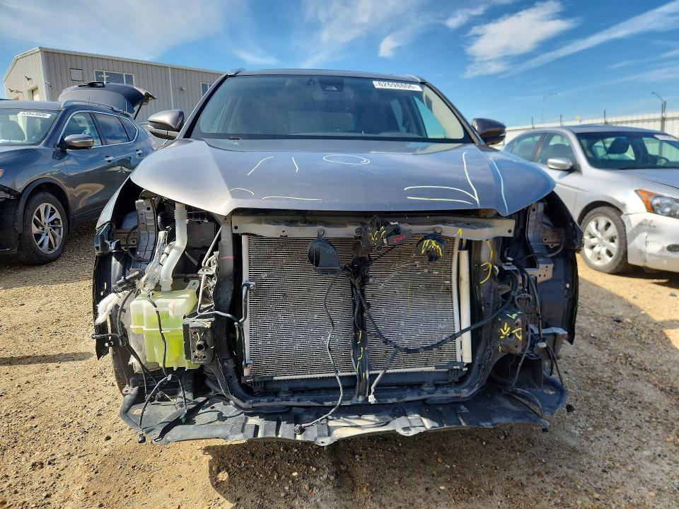 Photo 5 from auction – 2018 TOYOTA HIGHLANDER with VIN 5TDDZRFH5JS841366