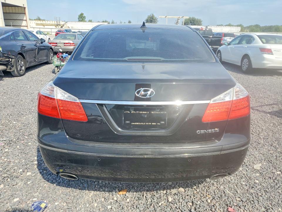 Photo 6 from auction – 2011 HYUNDAI GENESIS with VIN KMHGC4DE0BU128331