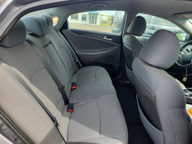 Photo 10 from auction – 2011 HYUNDAI SONATA with VIN 5NPEB4AC5BH195020