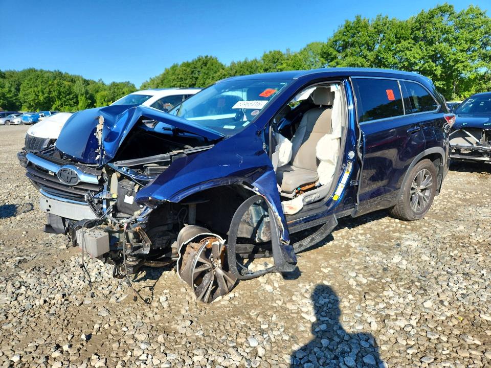 TOYOTA HIGHLANDER 2016 with VIN 5TDJKRFH8GS267944 - Photo from auction