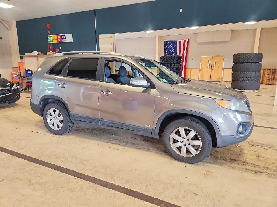 Photo 4 from auction – 2011 KIA SORENTO with VIN 5XYKTDA14BG046989