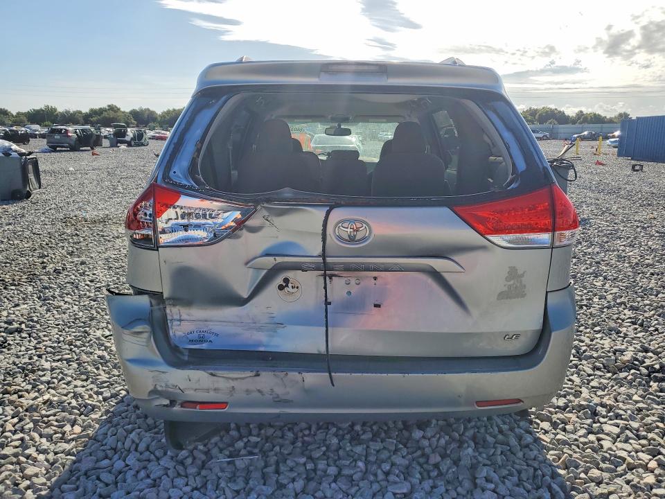 Photo 6 from auction – 2014 TOYOTA SIENNA with VIN 5TDKK3DC7ES434039