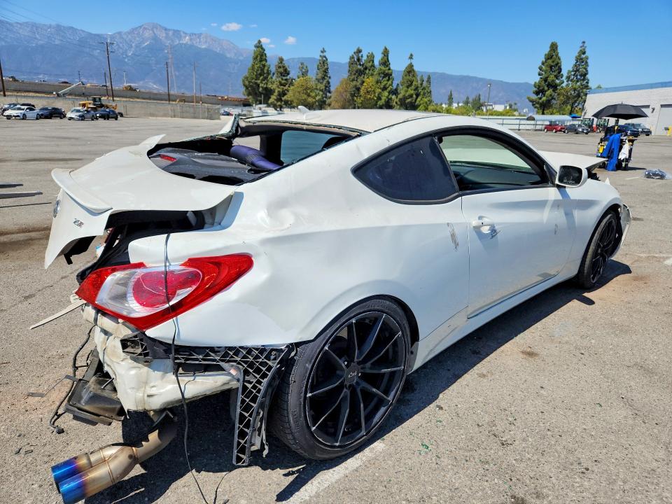 Photo 3 from auction – 2011 HYUNDAI GENESIS COUPE with VIN KMHHT6KD3BU042781