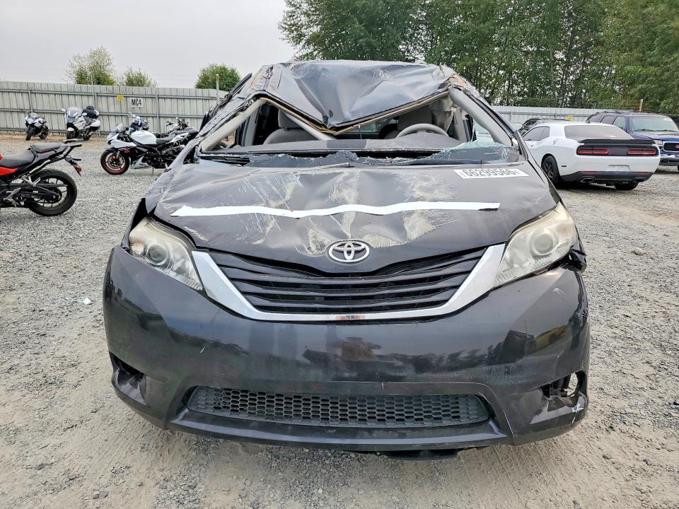 Photo 5 from auction – 2014 TOYOTA SIENNA with VIN 5TDJK3DC9ES074039