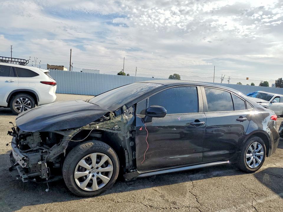 TOYOTA COROLLA 2022 with VIN 5YFEPMAE0NP340670 - Photo from auction