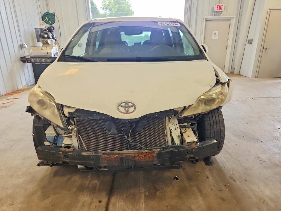 Photo 5 from auction – 2011 TOYOTA SIENNA with VIN 5TDYK3DC0BS154727