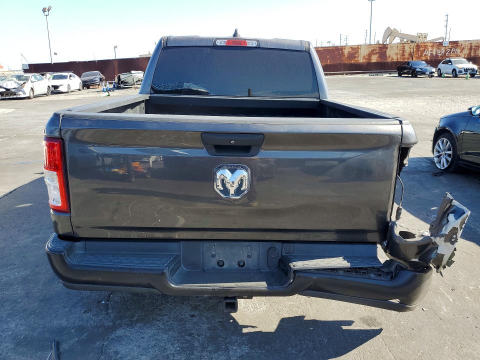 صورة رقم 6 من المزاد - 2019 RAM 1500 مع VIN 1C6RREGT1KN612182