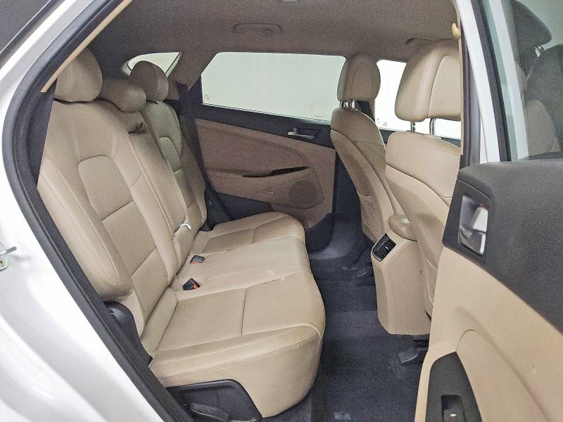 Photo 11 from auction – 2018 HYUNDAI TUCSON with VIN KM8J33A40JU612266