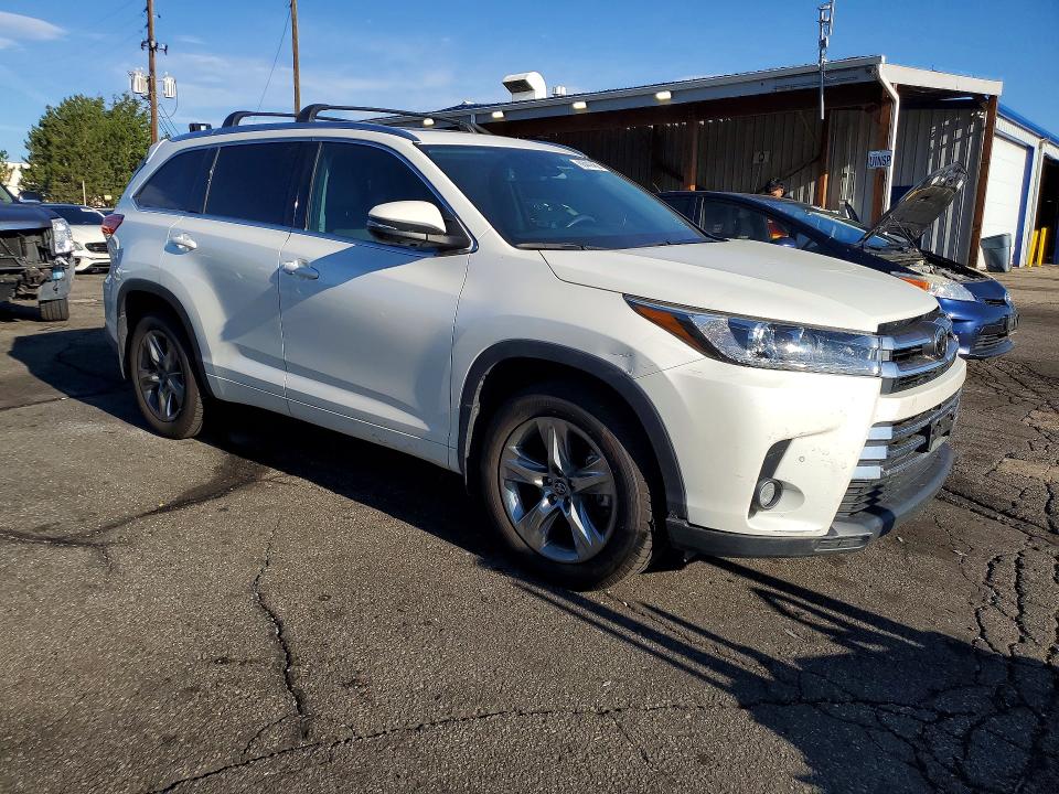 Photo 4 from auction – 2018 TOYOTA HIGHLANDER with VIN 5TDDZRFH2JS803044