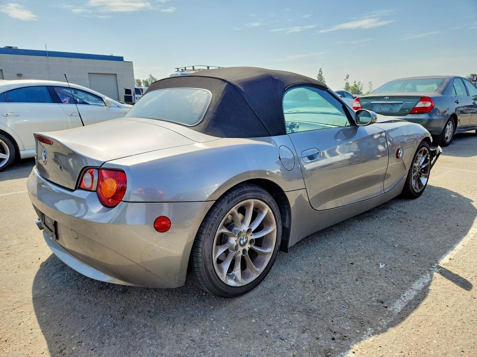 Foto 3 de la subasta – 2004 BMW Z4 con VIN 4USBT33524LS50752