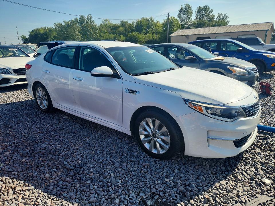 Photo 4 from auction – 2018 KIA OPTIMA with VIN 5XXGT4L32JG252271