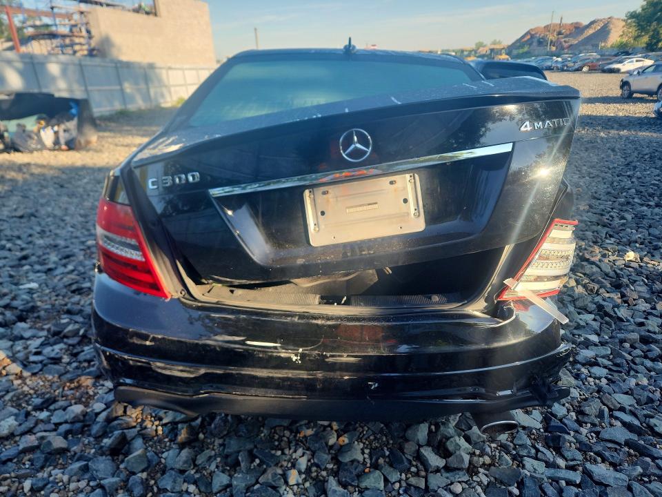 Photo 6 from auction – 2014 MERCEDES-BENZ C with VIN WDDGF8AB5EG164098