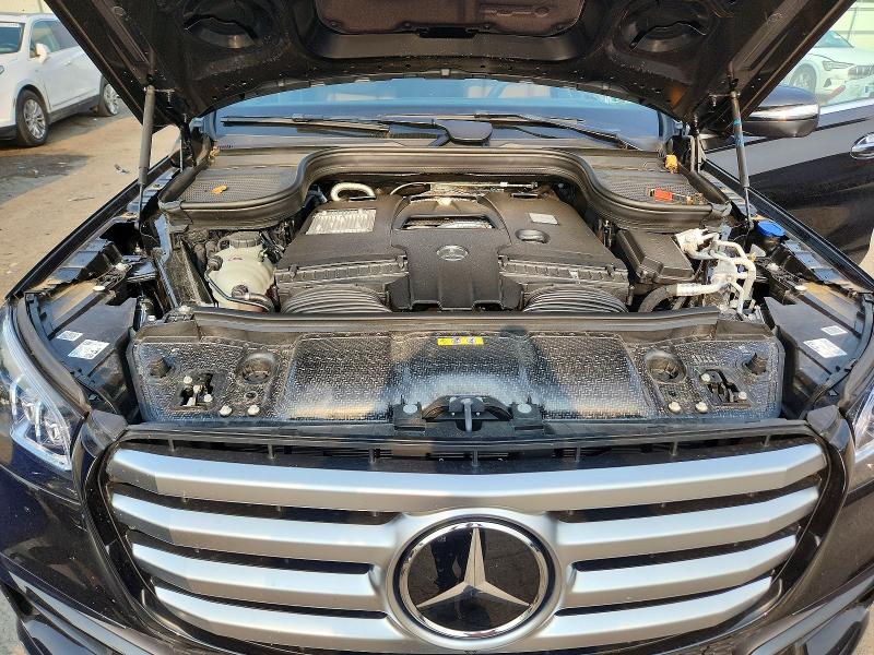 Photo 12 from auction – 2025 MERCEDES-BENZ GLS with VIN 4JGFF8FE8SB459242