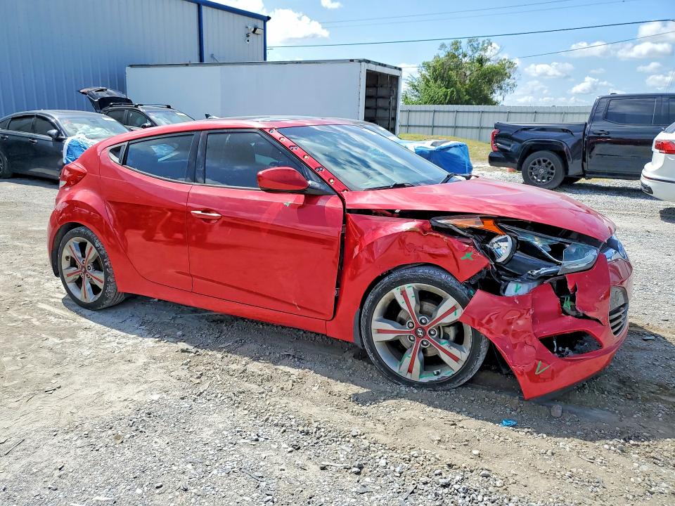 Photo 4 from auction – 2016 HYUNDAI VELOSTER with VIN KMHTC6AD3GU255006