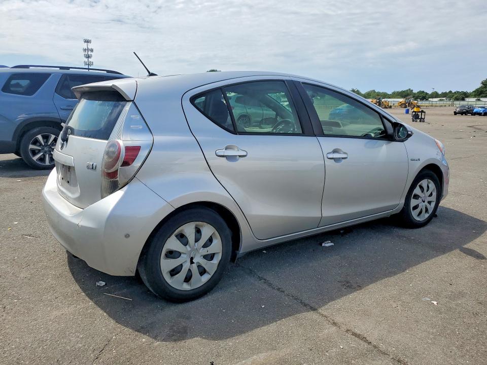 Photo 3 from auction – 2013 TOYOTA PRIUS C with VIN JTDKDTB39D1551680