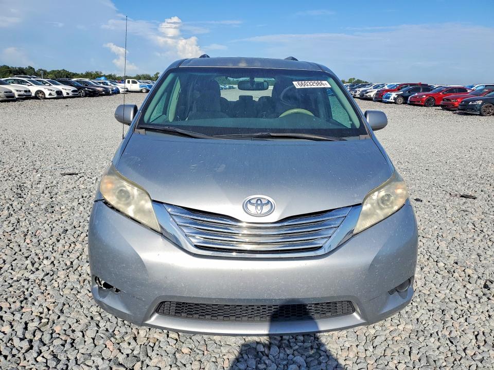 Photo 5 from auction – 2014 TOYOTA SIENNA with VIN 5TDKK3DC7ES434039