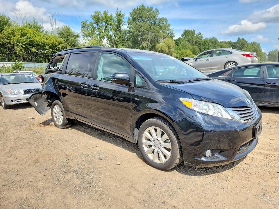Photo 4 from auction – 2017 TOYOTA SIENNA with VIN 5TDDZ3DC6HS159076