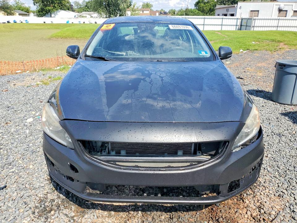 Photo 5 from auction – 2015 VOLVO S60 with VIN YV1612TB1F2303599
