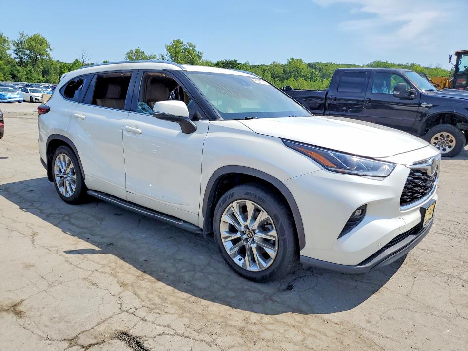 Photo 4 from auction – 2021 TOYOTA HIGHLANDER with VIN 5TDDZRBH2MS111120