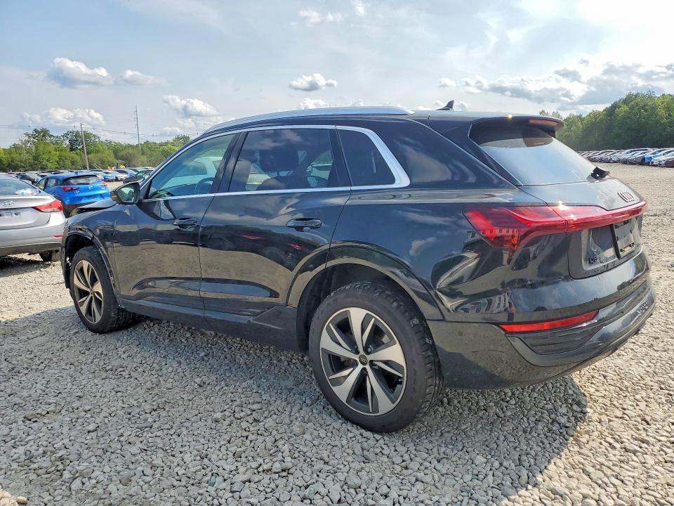 Фото 2 с аукциона – 2024 AUDI Q8 E-TRON с VIN WA15ABGEXRB057480