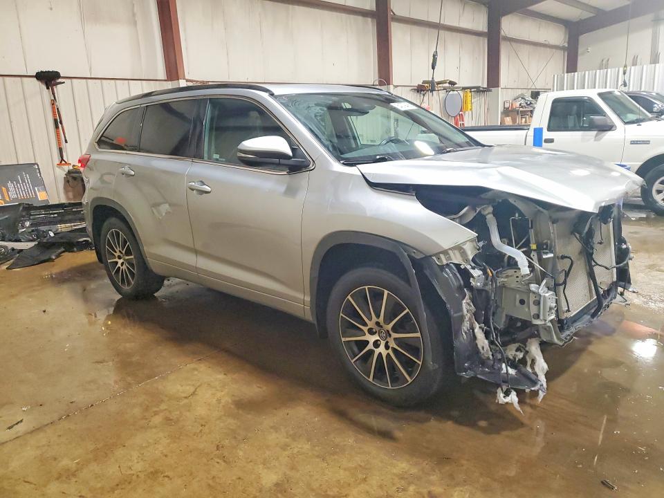 صورة رقم 4 من المزاد - 2018 TOYOTA HIGHLANDER مع VIN 5TDJZRFH6JS537773