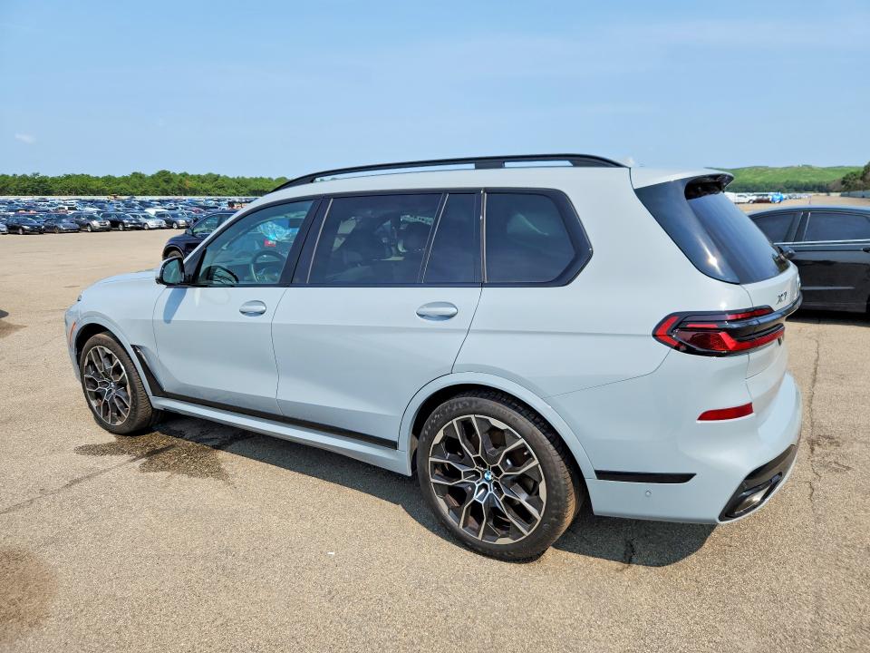 Photo 2 from auction – 2026 BMW X7 with VIN 5UX23EM04T9085981