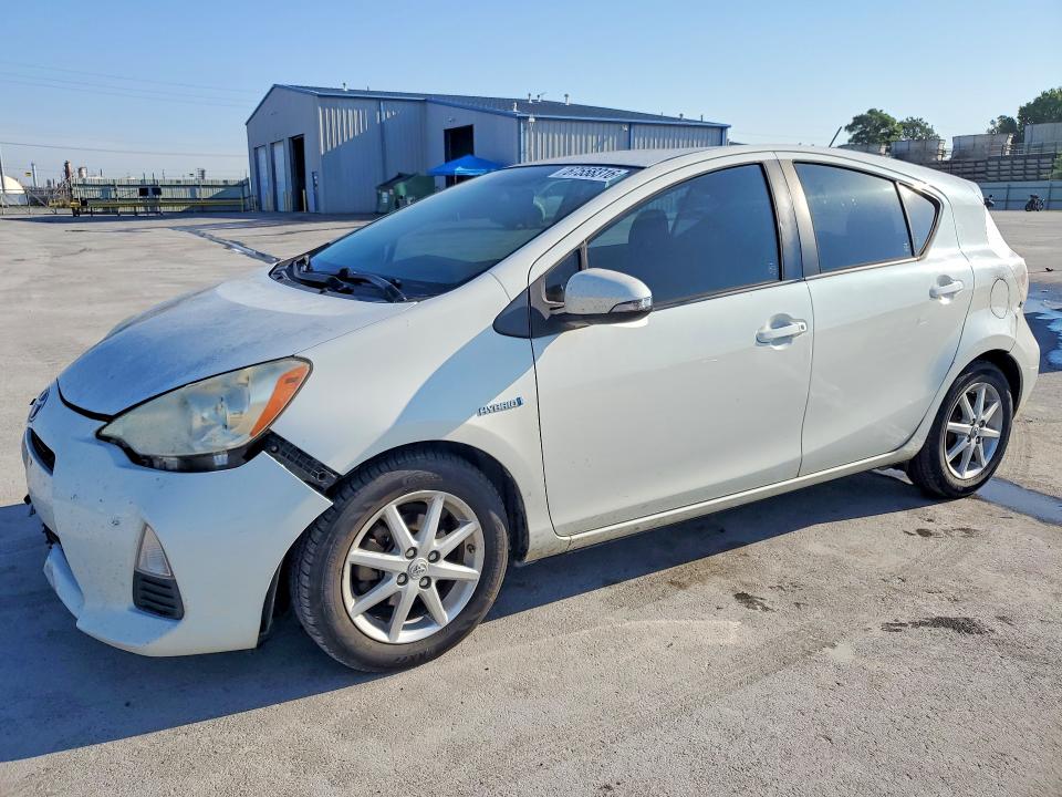 TOYOTA PRIUS C 2013 with VIN JTDKDTB36D1535548 - Photo from auction