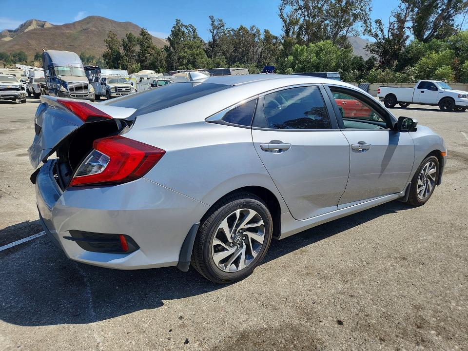 Photo 3 from auction – 2018 HONDA CIVIC with VIN 2HGFC2F70JH573187