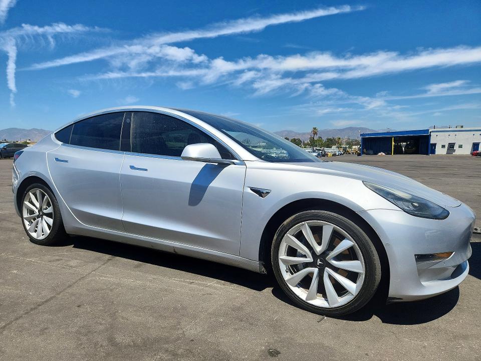Photo 4 from auction – 2018 TESLA MODEL 3 with VIN 5YJ3E1EA0JF050132