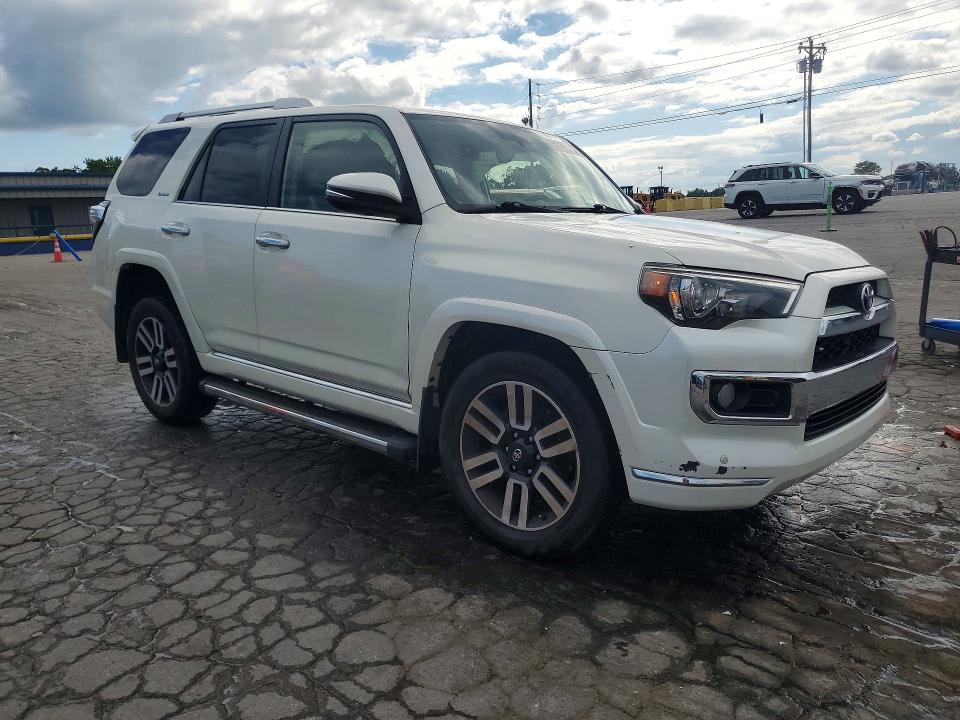 Photo 4 from auction – 2018 TOYOTA 4RUNNER with VIN JTEBU5JR3J5508695