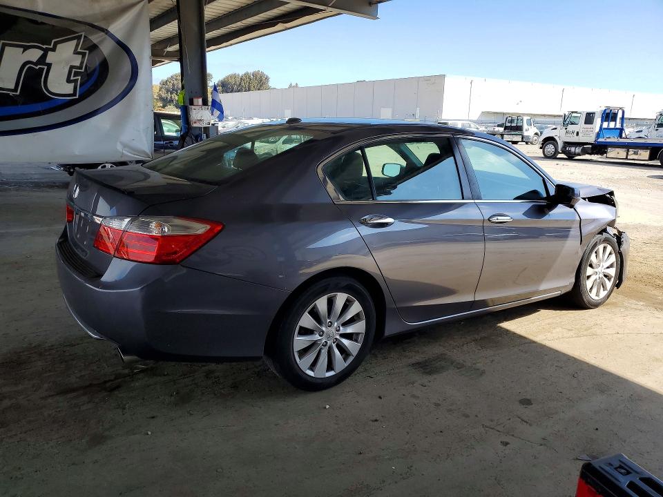 Photo 3 from auction – 2015 HONDA ACCORD with VIN 1HGCR2F84FA136986