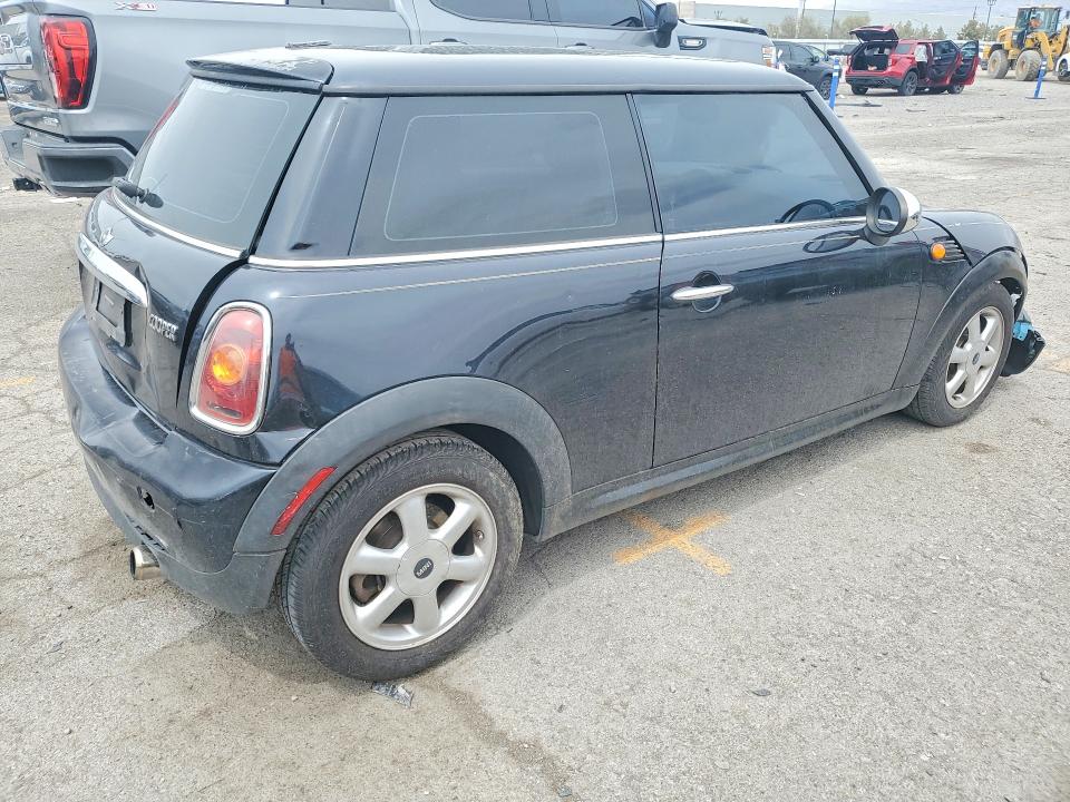 Photo 3 from auction – 2008 MINI COOPER with VIN WMWMF33558TT67153