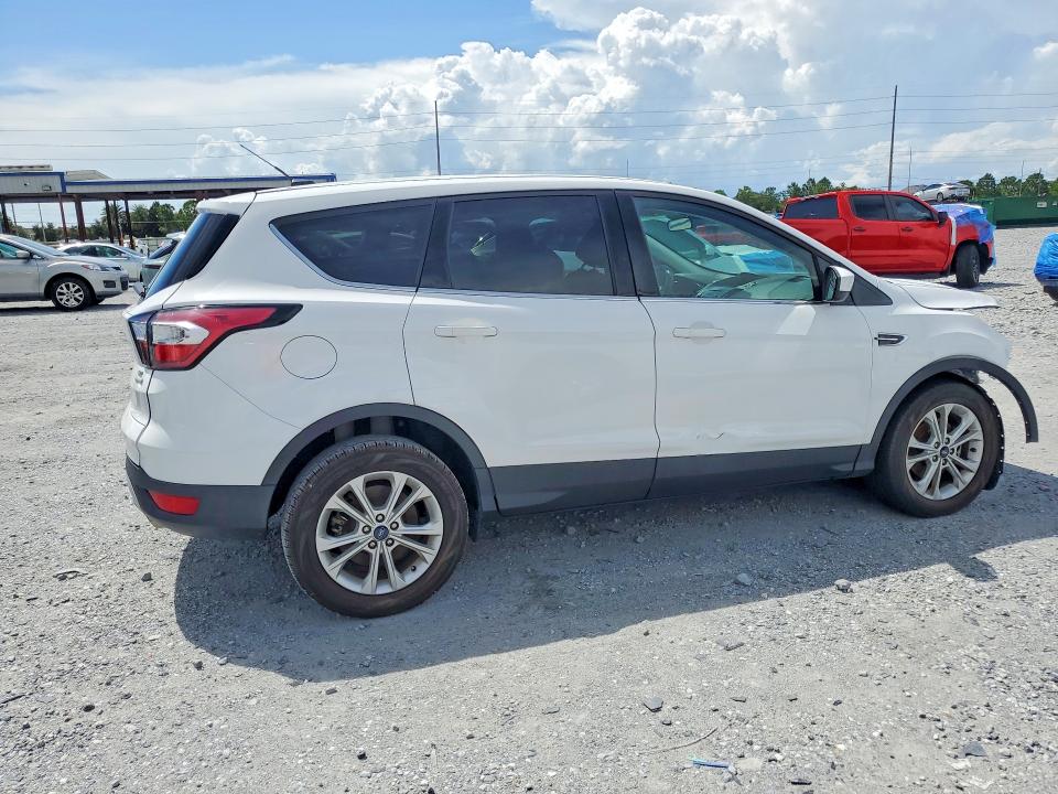 Photo 3 from auction – 2017 FORD ESCAPE with VIN 1FMCU0GD5HUC37352