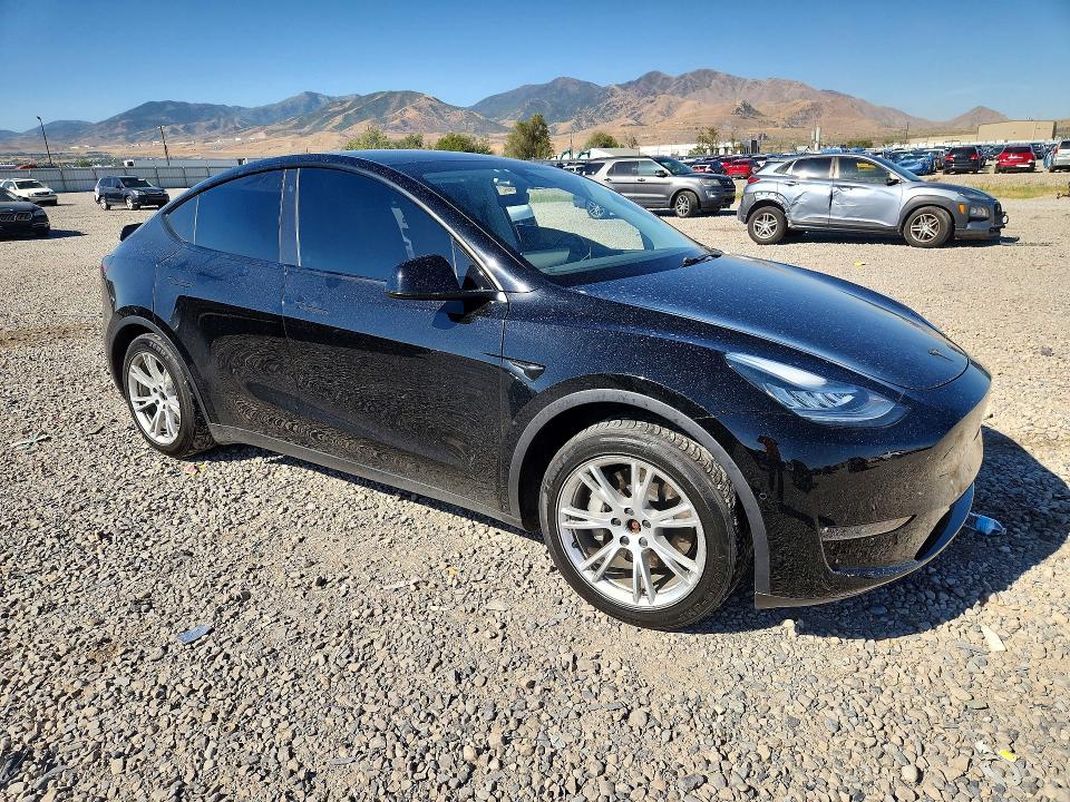 Photo 4 from auction – 2020 TESLA MODEL Y with VIN 5YJYGDEE5LF049937