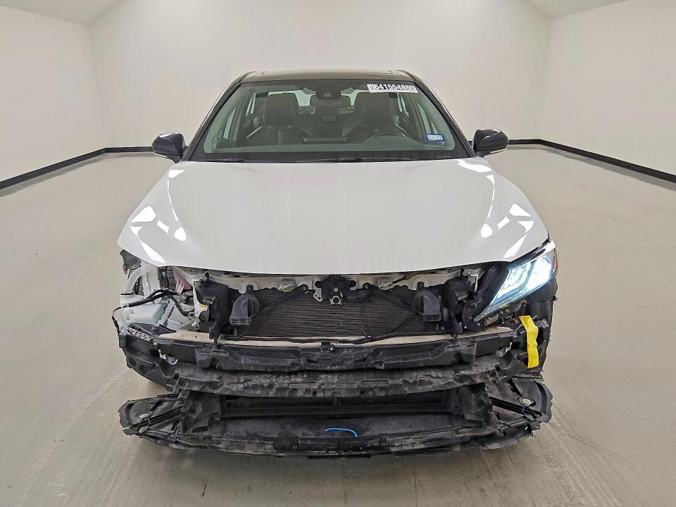 Photo 5 from auction – 2022 TOYOTA CAMRY with VIN 4T1K31AK0NU044923