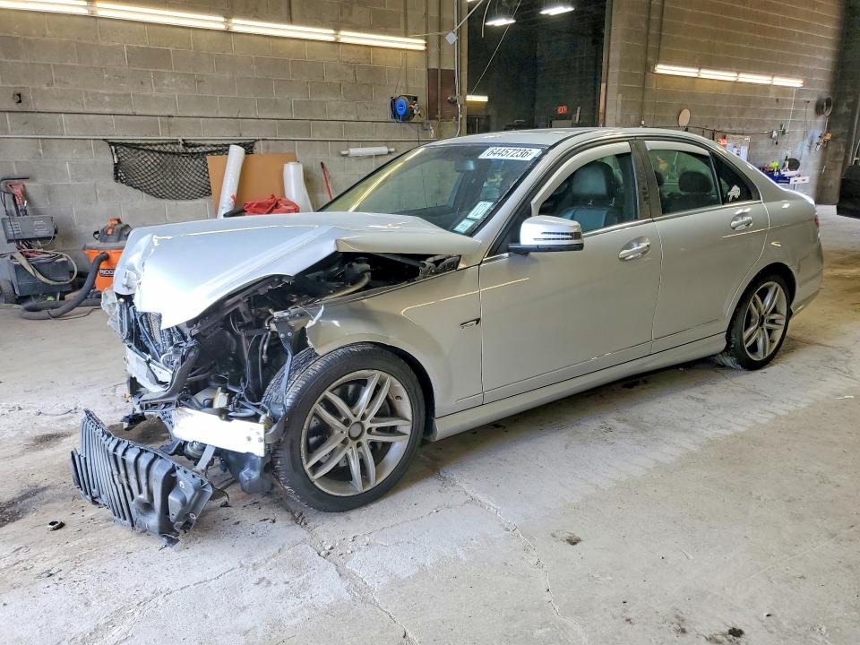 MERCEDES-BENZ C 2013 с VIN WDDGF8AB6DR281756 - Снимка от търг